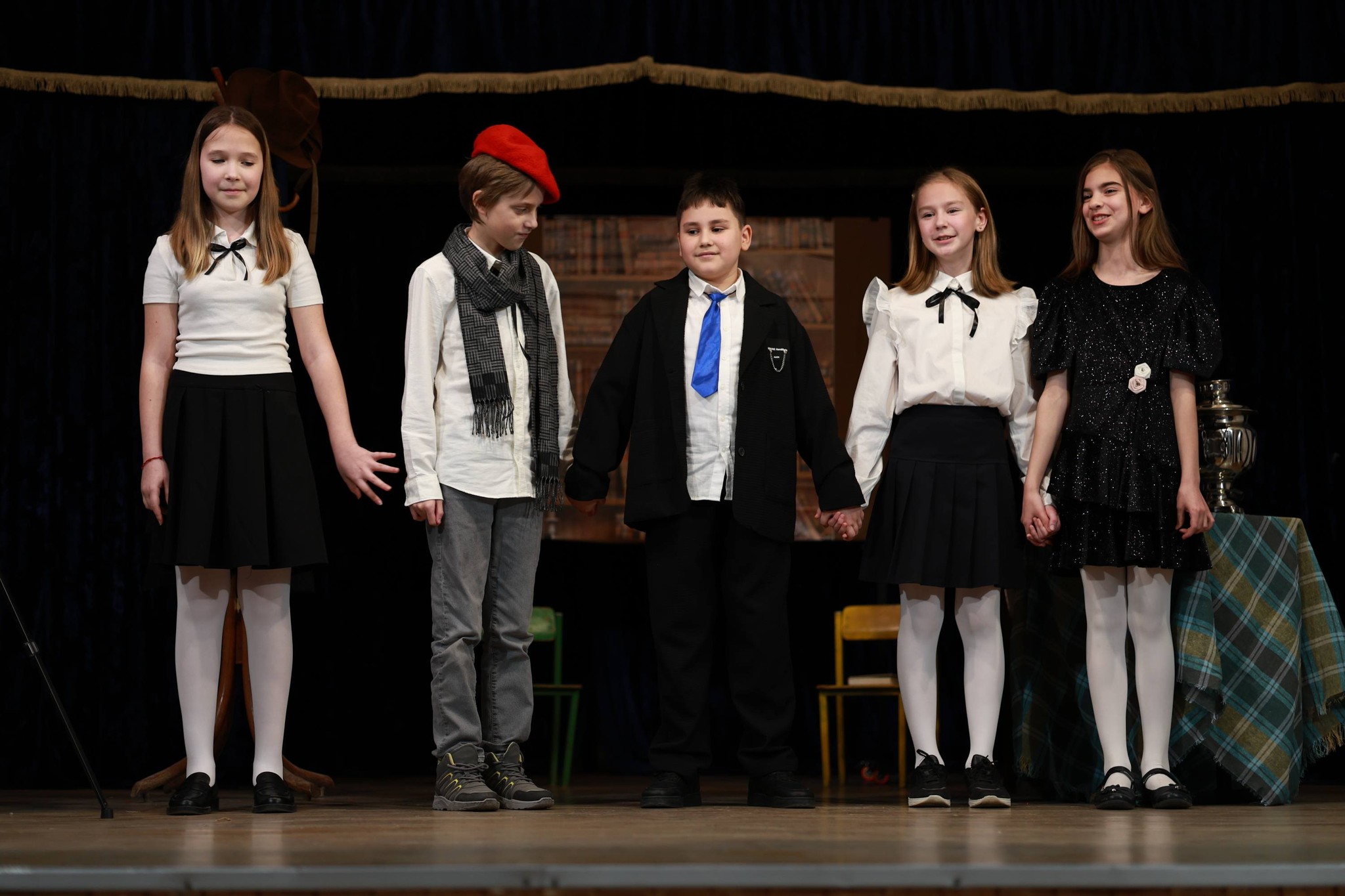 Литературый вечер, организованный театральной студией школы "Интеллект-Плюс".  Художественный руководитель - Давид Михайлович Гигошвили